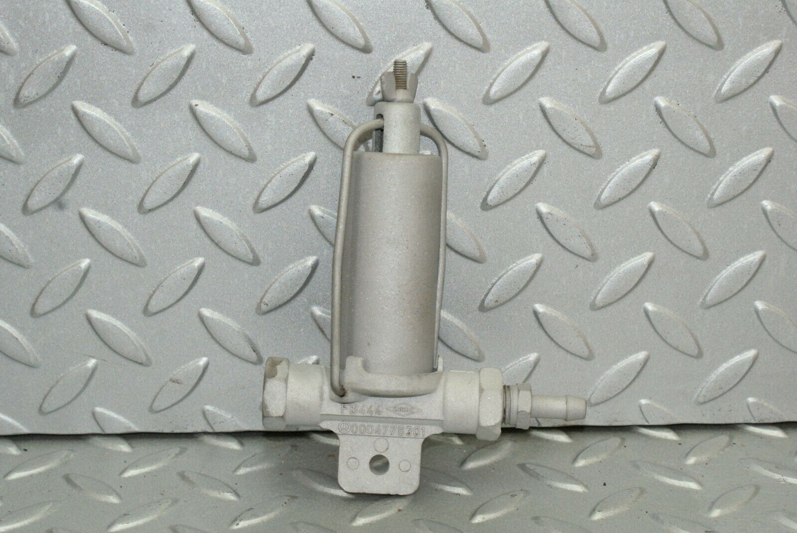 2587 Mercedes-Benz W105 219 PONTON Fuel Filter 0004778301