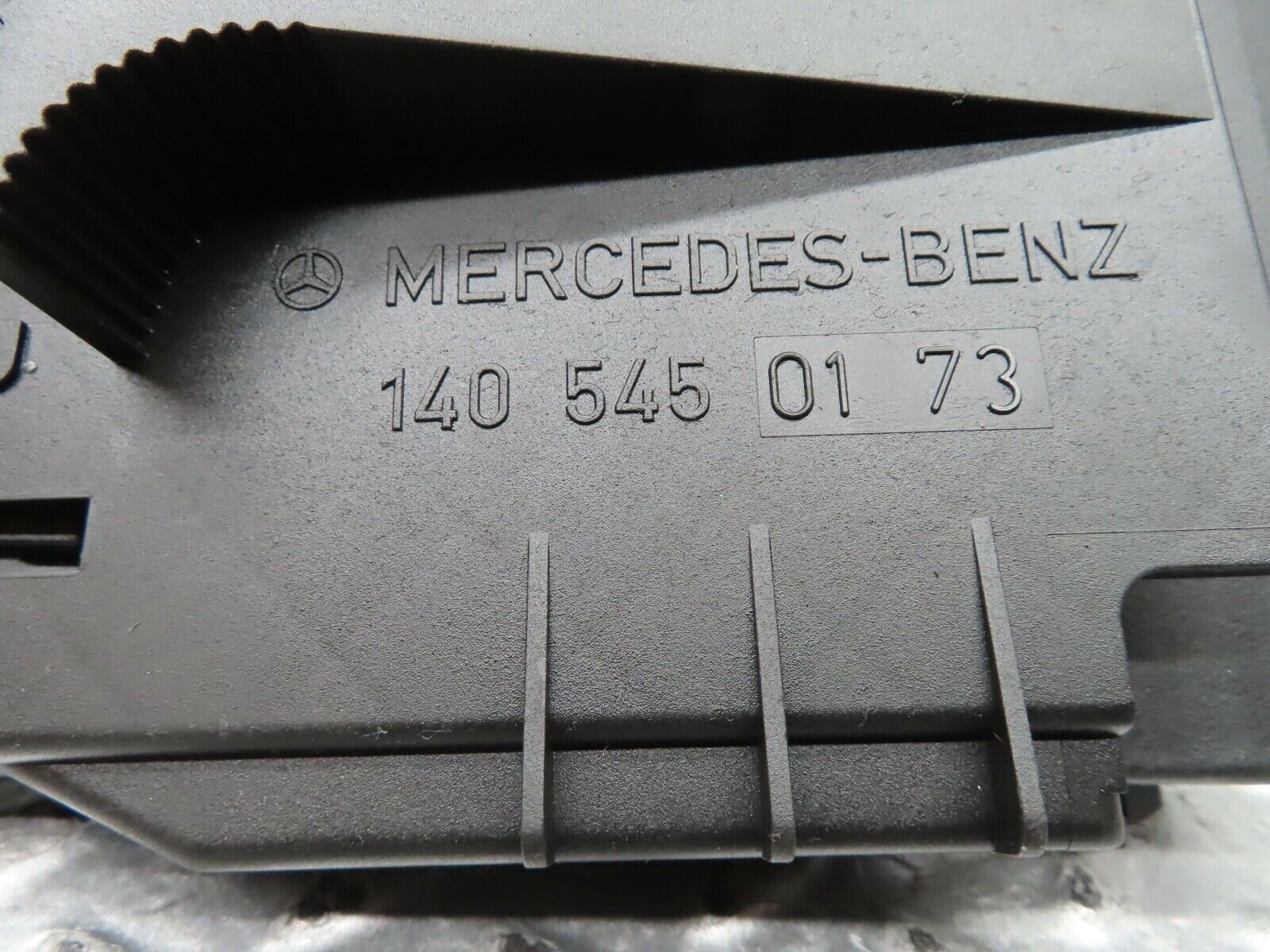 19684 Mercedes-Benz C140 CL420 Coupe Fuse Box Lid 1405450173