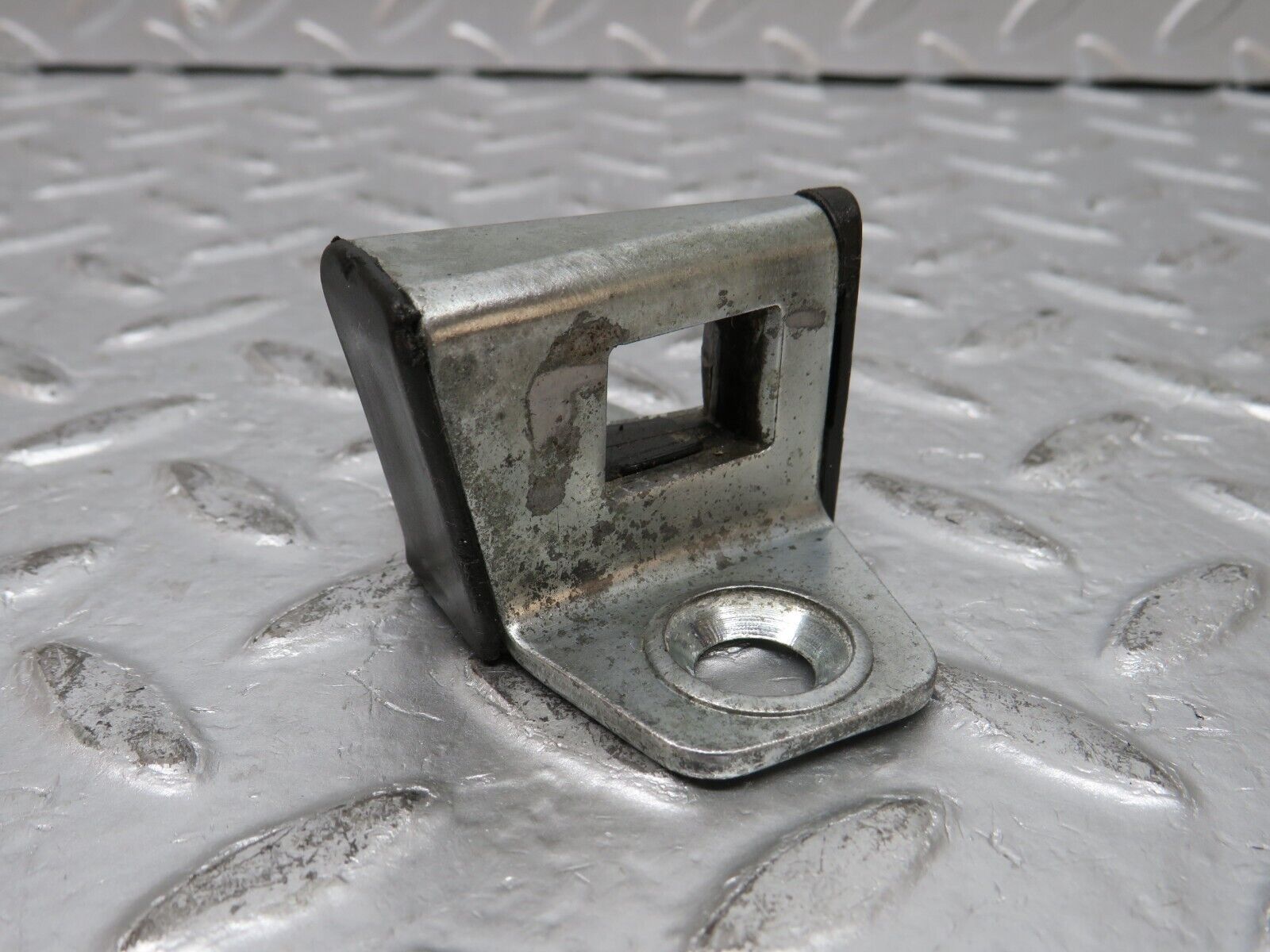 32378 Mercedes-Benz S124 300TE Wagon Door Lock Latch