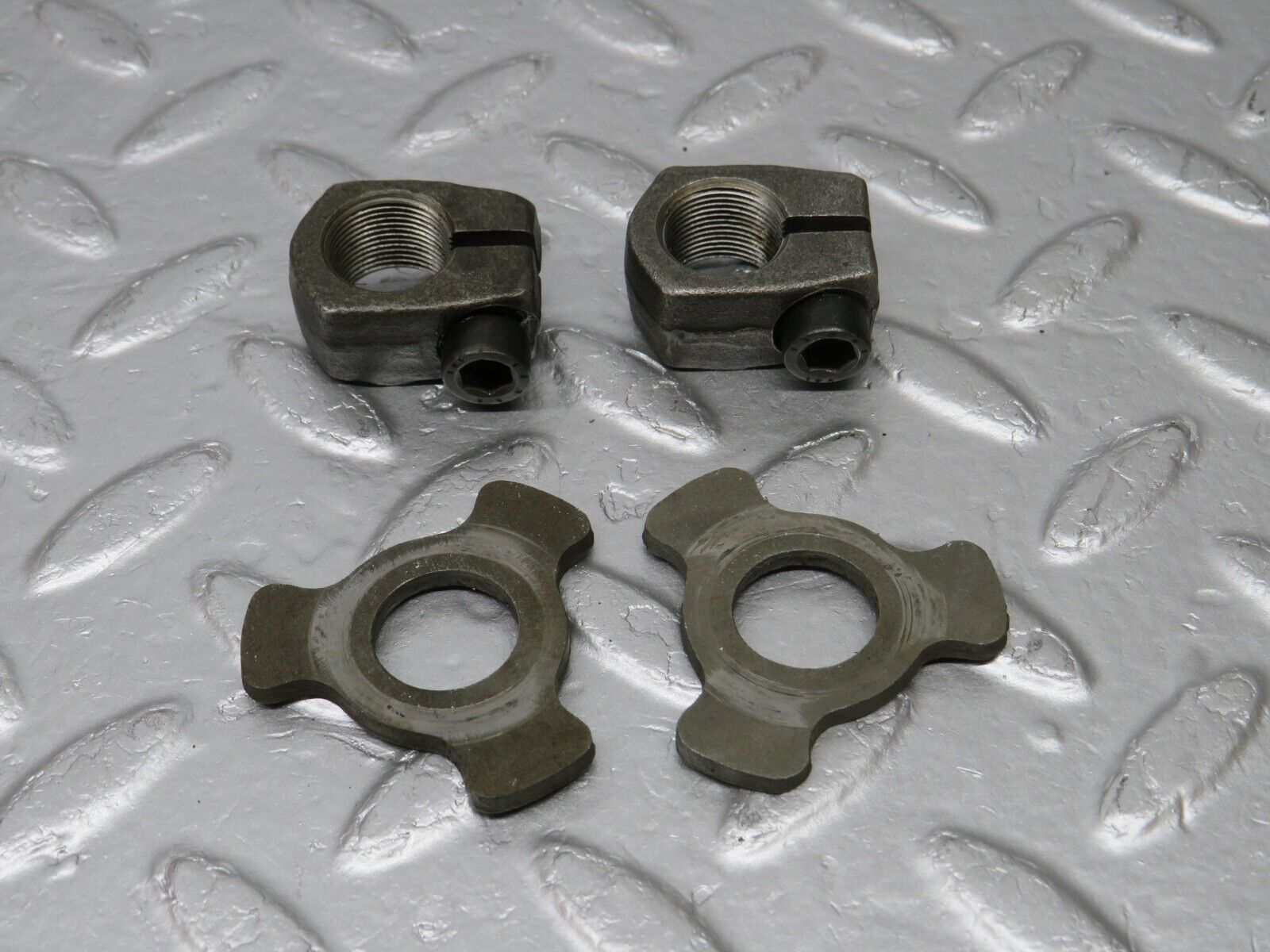 40309 Mercedes-Benz W110 230 Wheel Hub Locking Cap