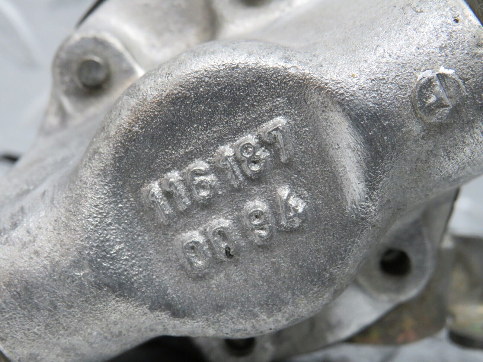 37647 Mercedes-Benz W109 300SEL Oil Pressure Damper 1161870094 1161870096