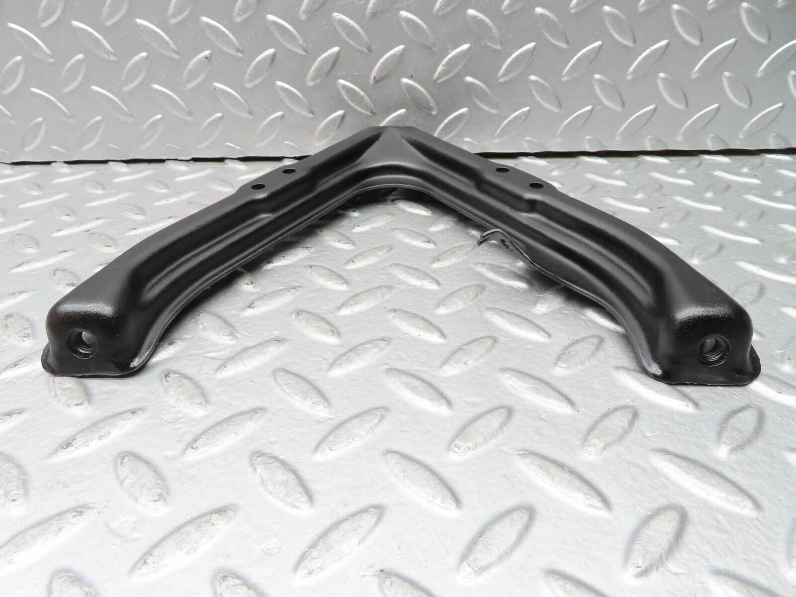 21288 Mercedes-Benz W123 230E Air Intake Manifold Bracket