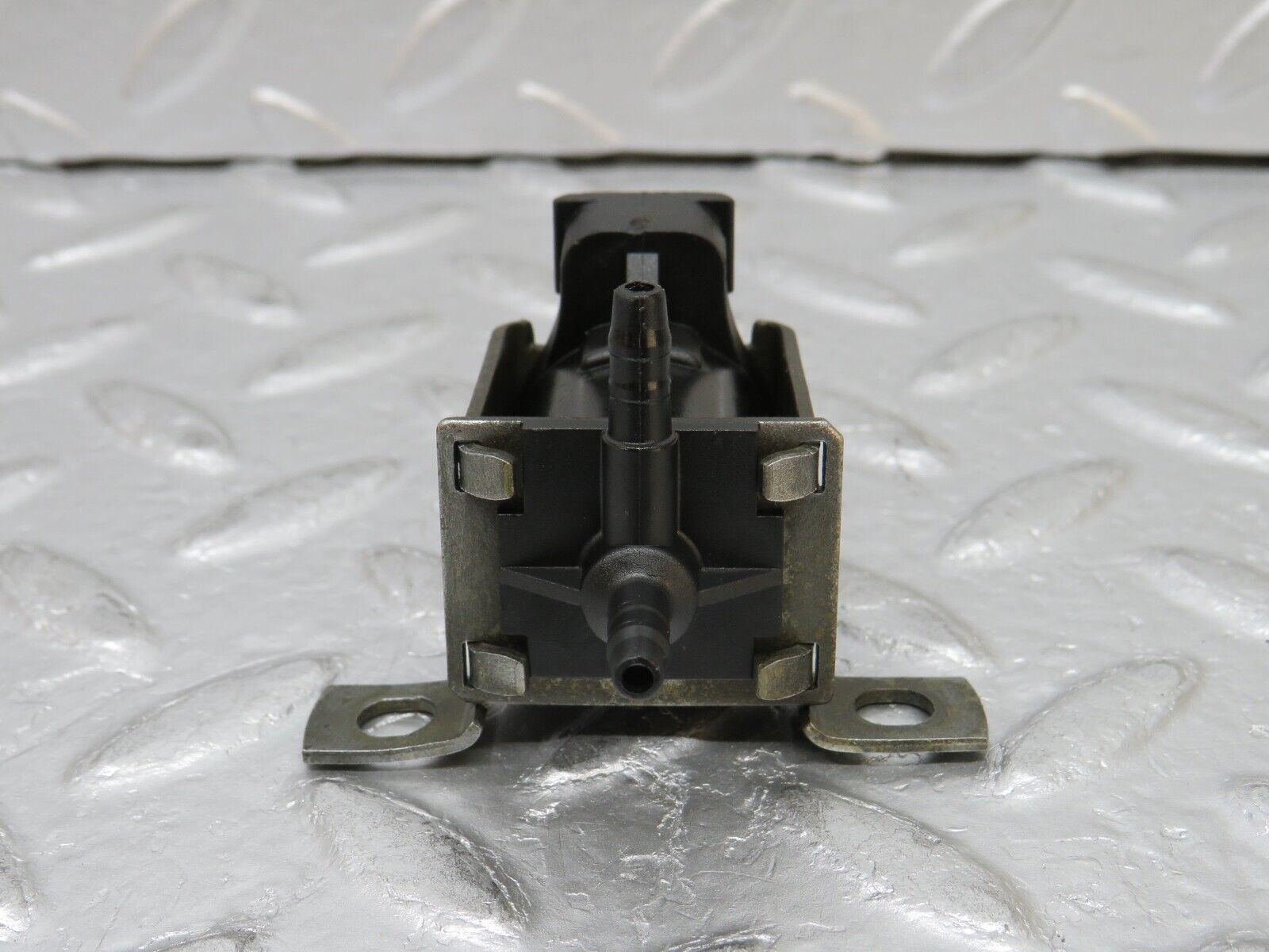 0582 Mercedes-Benz W123 230E Pierburg Vacuum Control Valve 0035450832