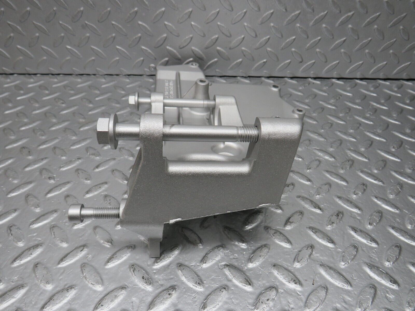 39607 Mercedes-Benz R129 320SL Coupe Alternator Generator Mount Bracket 1041550635