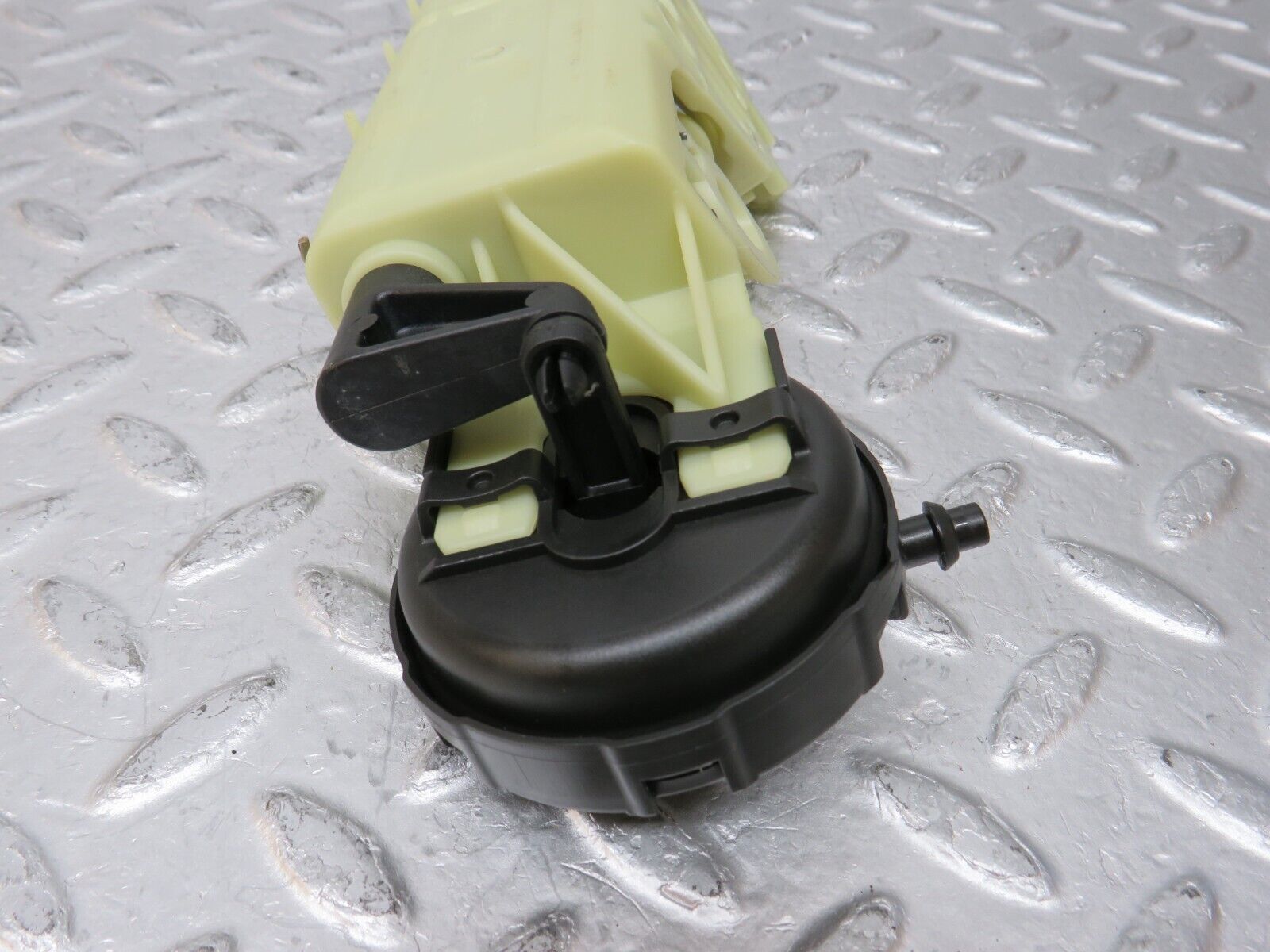 34910 Mercedes-Benz W210 320E Rear Headrest Folding Mechanism 400294B