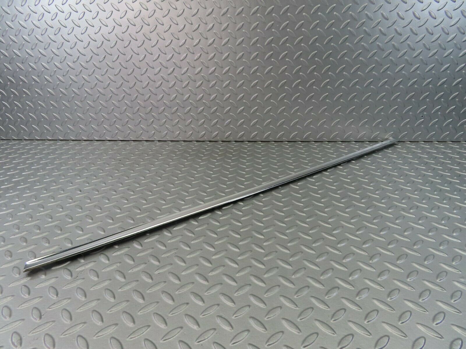 7287 Mercedes-Benz W116 450SE Rear Right Door Chrome Trim