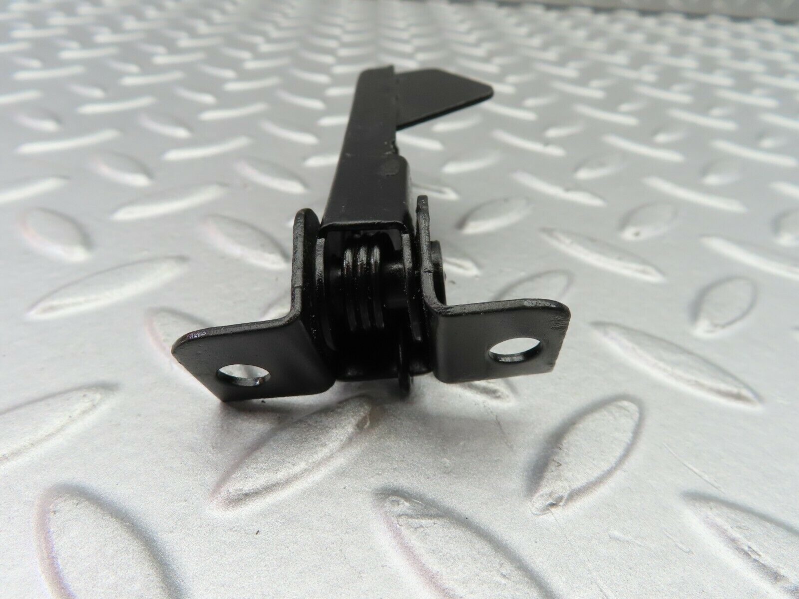 7061 Mercedes-Benz C107 350SLC Coupe Bonnet Safety Latch