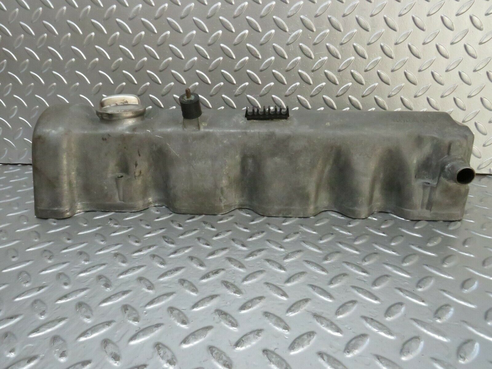 23856 Mercedes-Benz C107 450SLC Cylinder Head Valve Cover Right 1160163305