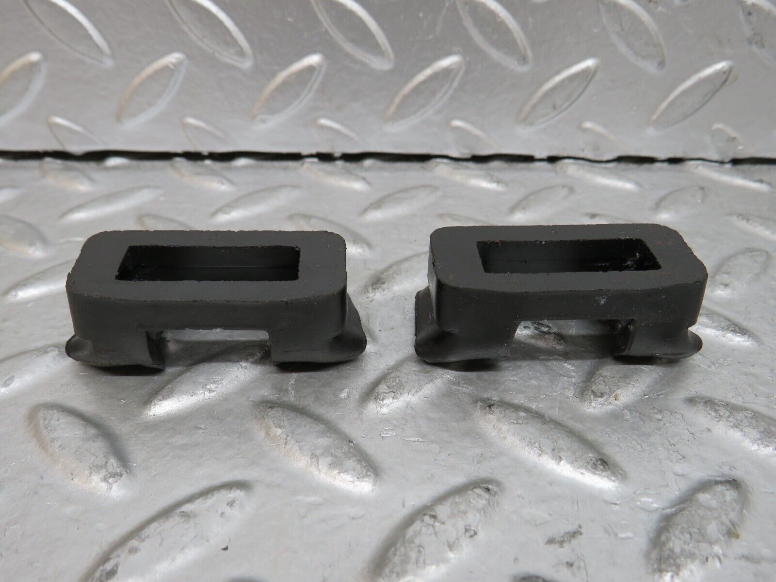 29143 Mercedes-Benz C124 320CE Door Check Strap Rubber Seal Pair 2017270430