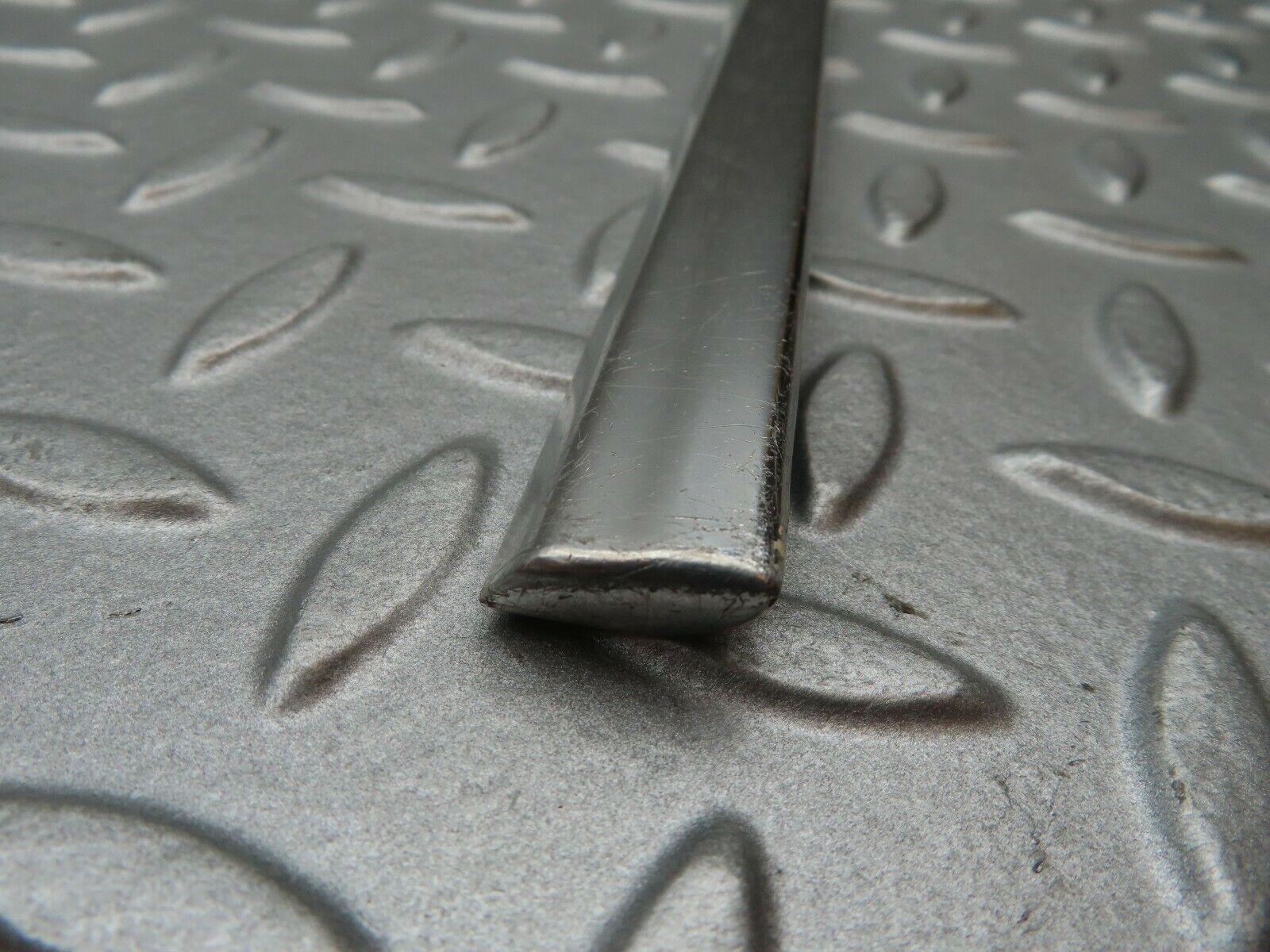 3742 Mercedes-Benz S123 200T Wagon Front Right Door Chrome Moulding Trim