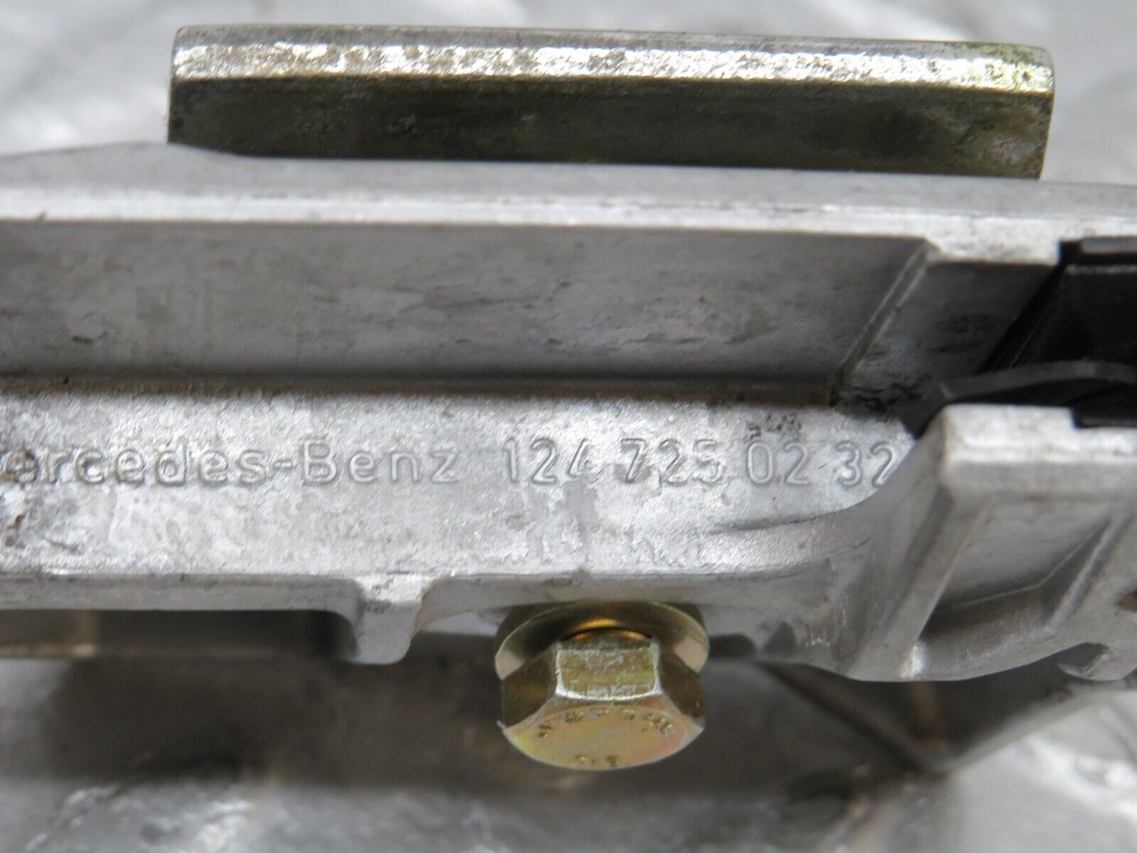 37818 Mercedes-Benz A124 320E Cabriolet Door Window Guide Bracket 2x 1247250132 1247250232