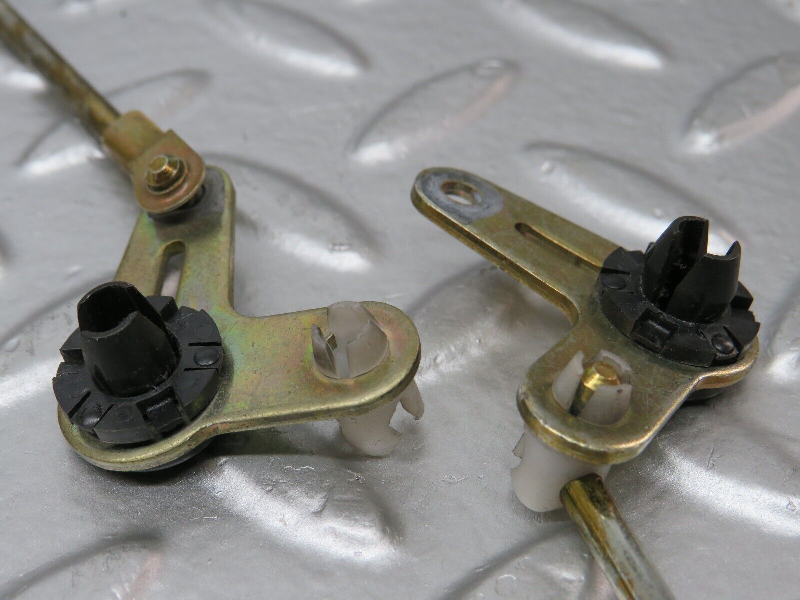 25877 Mercedes-Benz W124 280E Door Lock Knob Set