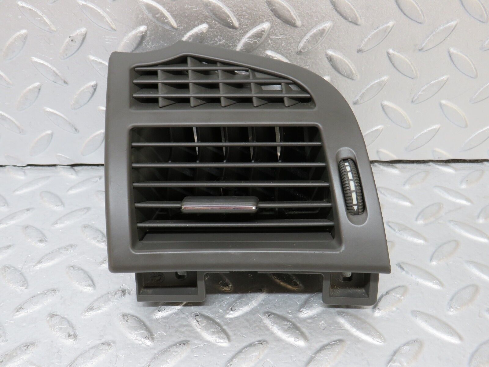 35192 Mercedes-Benz W221 Dash Air Vent Left Side 2218300154