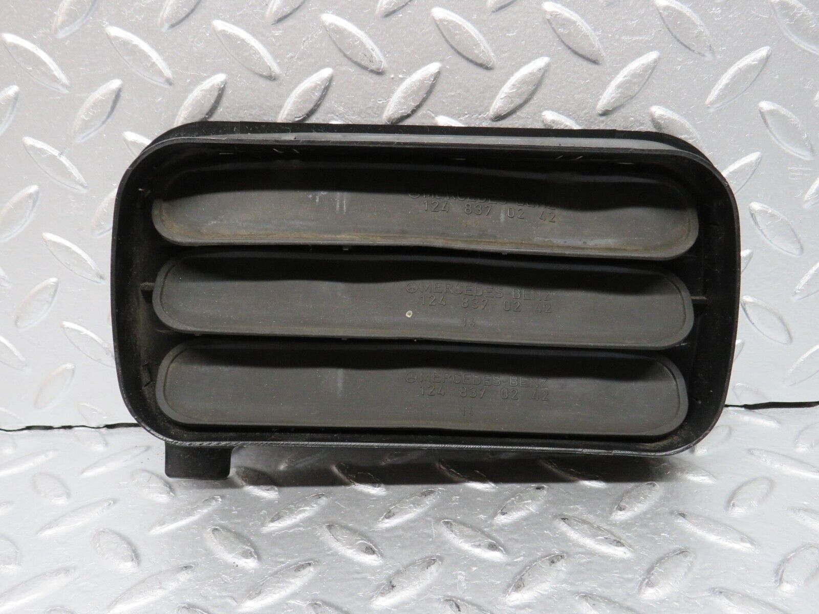 31389 Mercedes-Benz S124 220TE Wagon Air Intake Vent 1248370230 1248370242