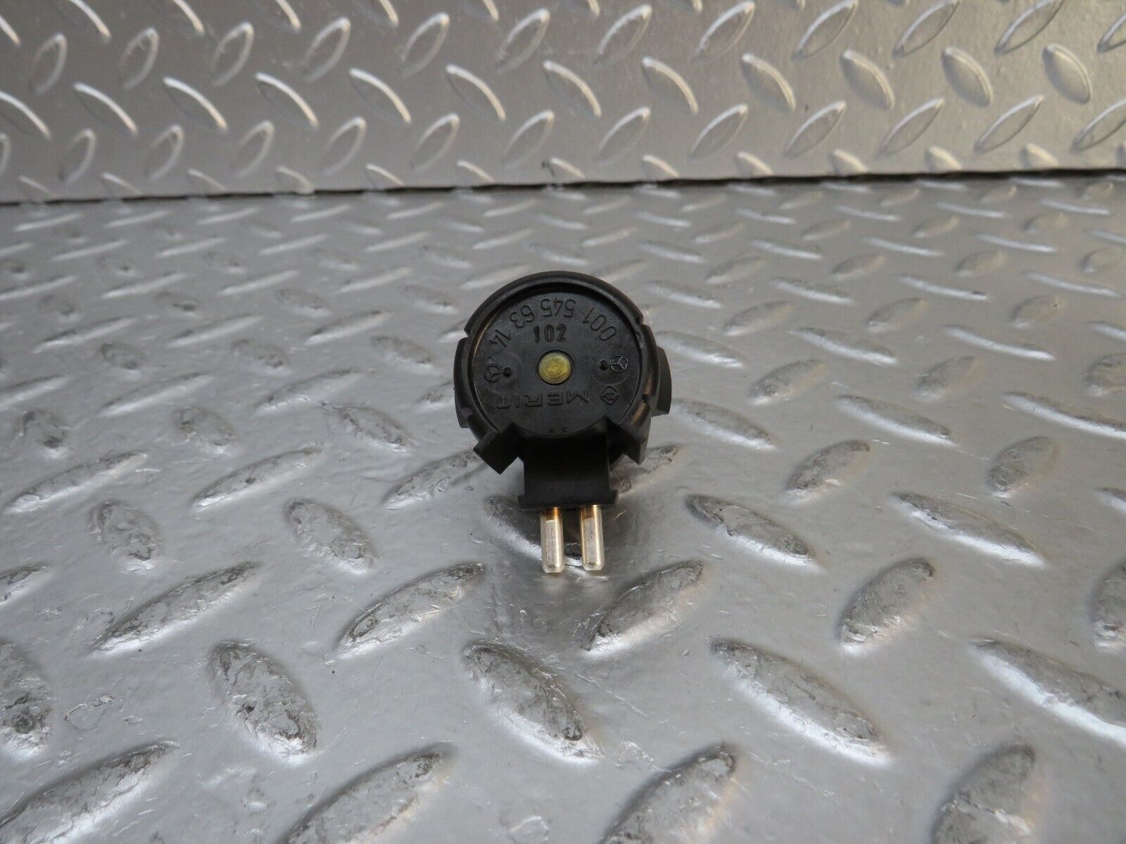 29841 Mercedes-Benz W123 230E Kick Down Switch 0015457814