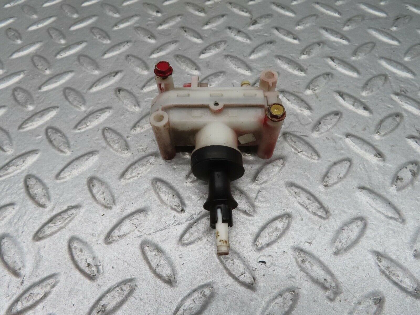 14550 Mercedes-Benz W201 190E Rear Left Door Lock Vacuum Actuator