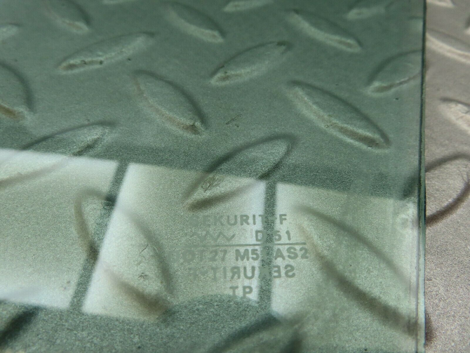 6922 Mercedes-Benz C107 350SLC Coupe Rear Right Quarter Window Glass