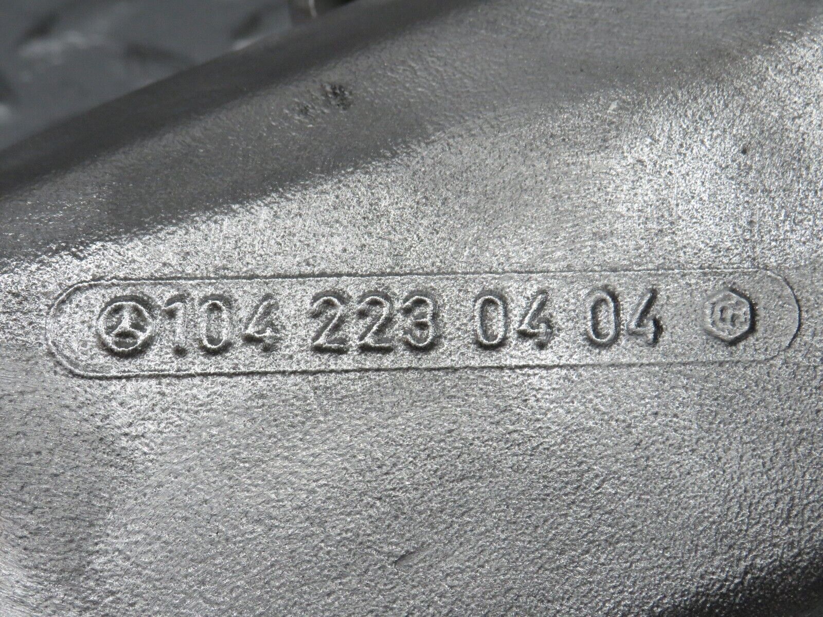 39427 Mercedes-Benz R129 320SL Coupe Engine Mount Bracket Left Side 1042230404