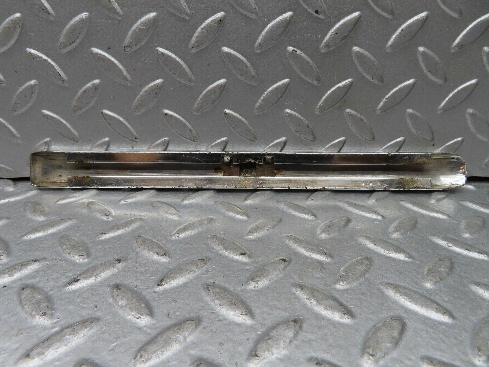 19019 Mercedes-Benz W120 W121 Ponton Front Fender Wing Lower Chrome Moulding Trim