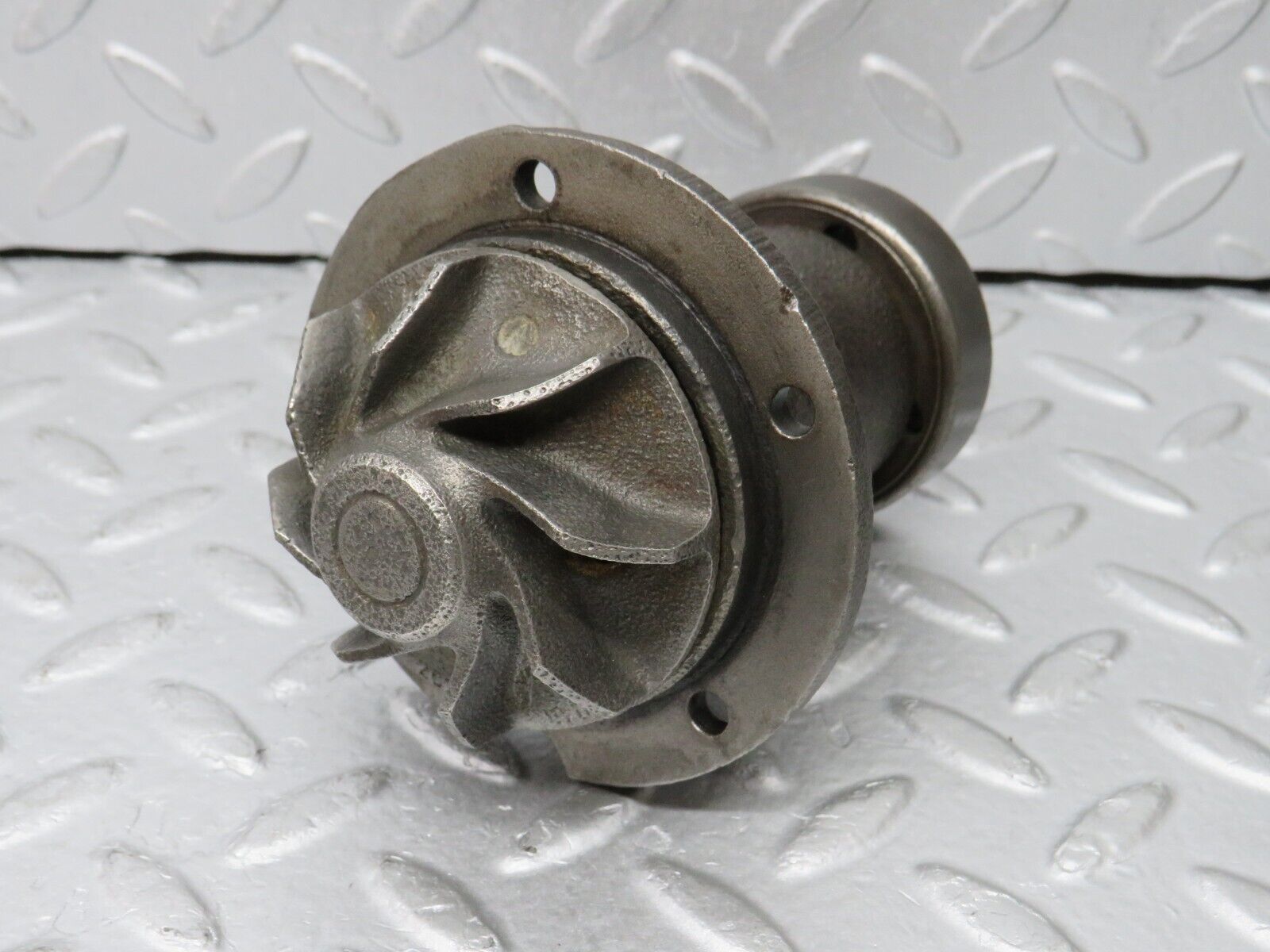 35903 Mercedes-Benz 240D OM616.912 Water Pump 115201