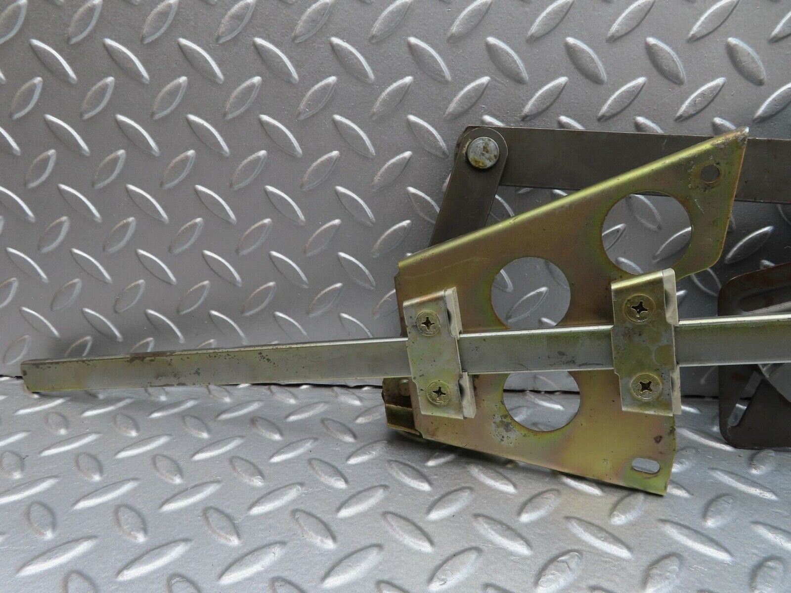 14003 Mercedes-Benz C107 280SLC Rear Left Power Window Regulator 1076700903