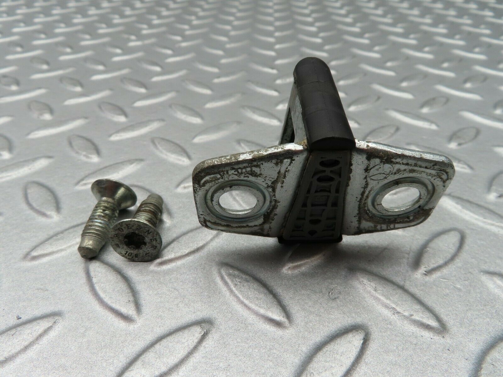 5367 Mercedes-Benz W124 230E Door Lock Latch