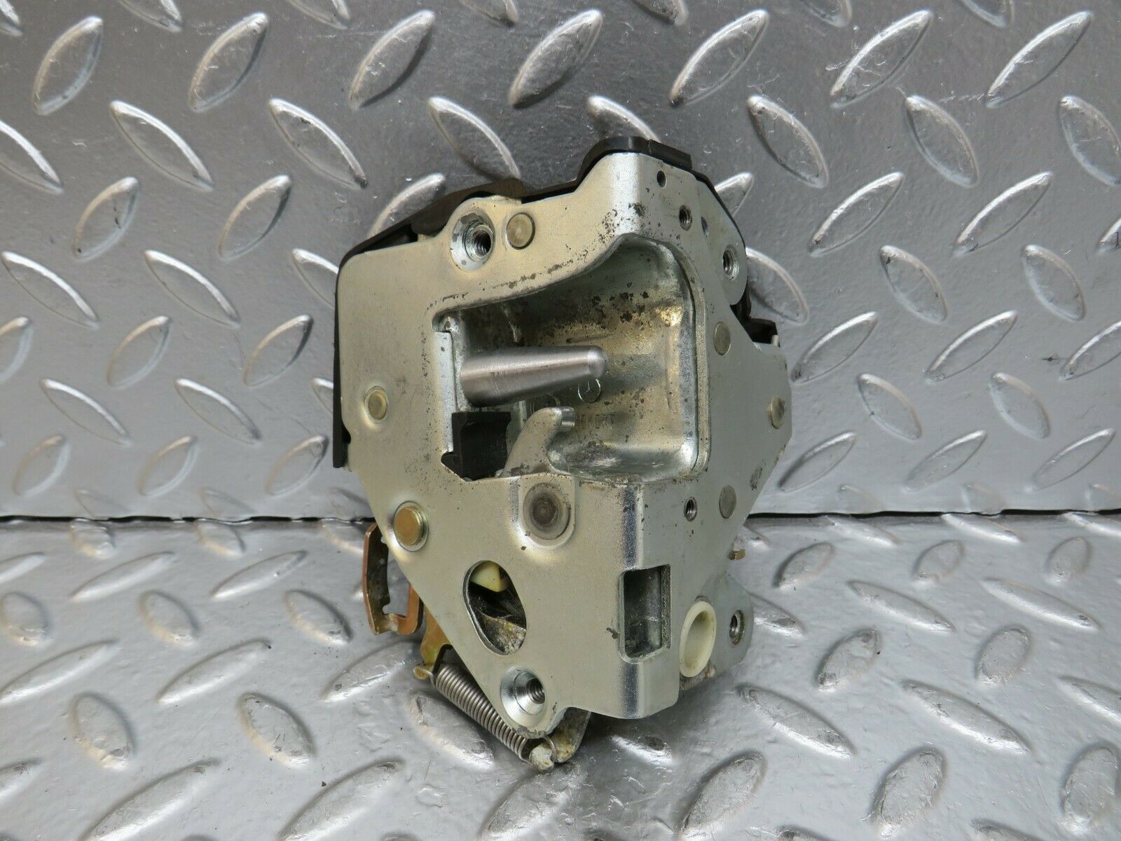 23951 Mercedes-Benz W123 280E Front Left Door Lock Mechanism 1237230108