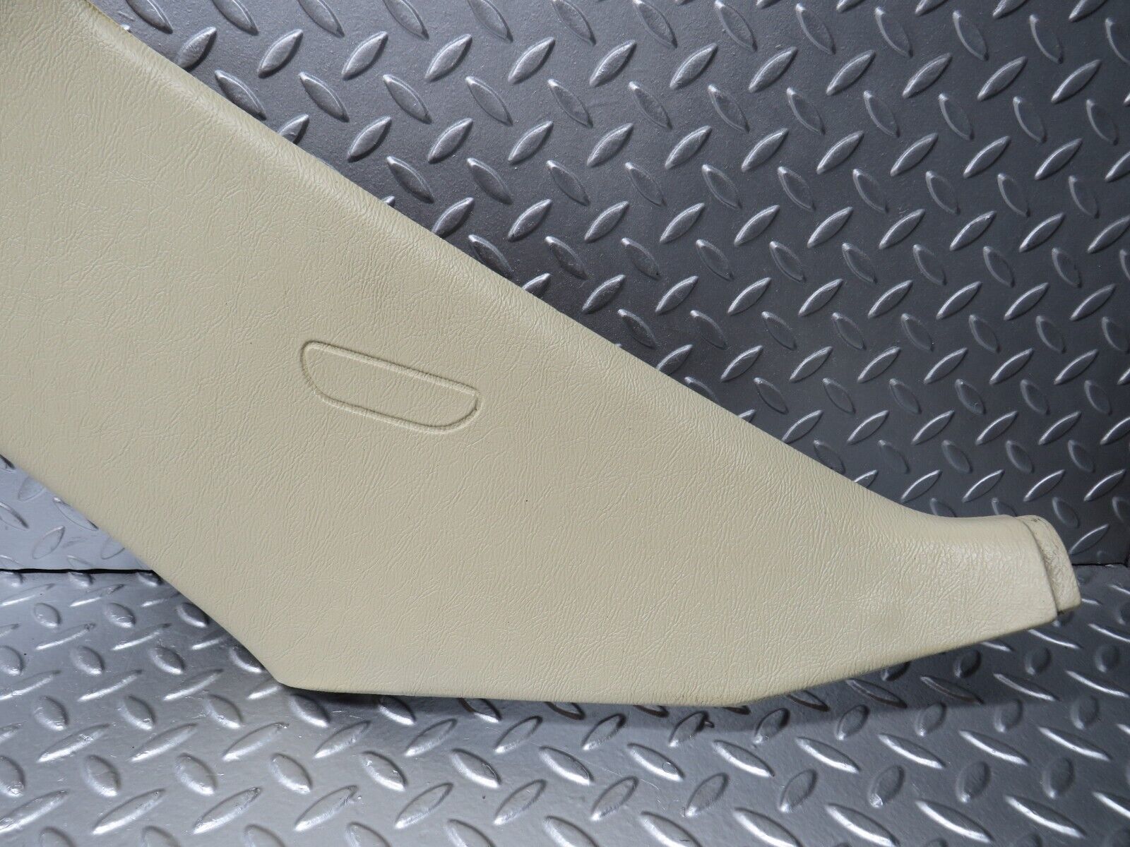 0746 Mercedes-Benz C107 350SLC Coupe C Pillar Cover Beige Right Side