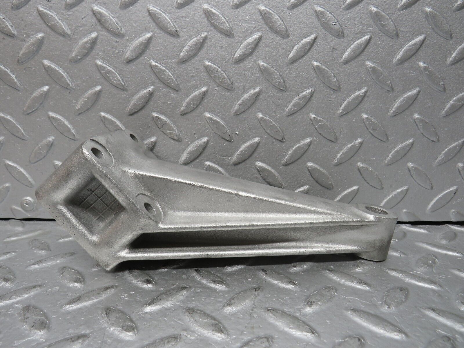 37615 Mercedes-Benz W109 300SEL Engine Mount Bracket Left Side 1162231204