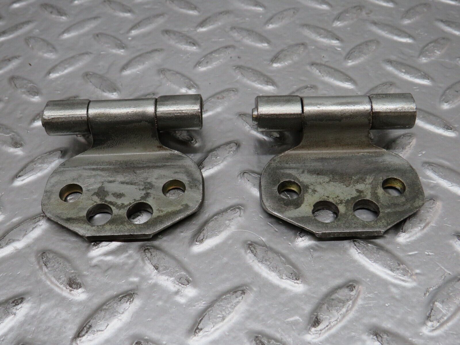 29602 Mercedes-Benz W124 230E Right Door Hinge Pair