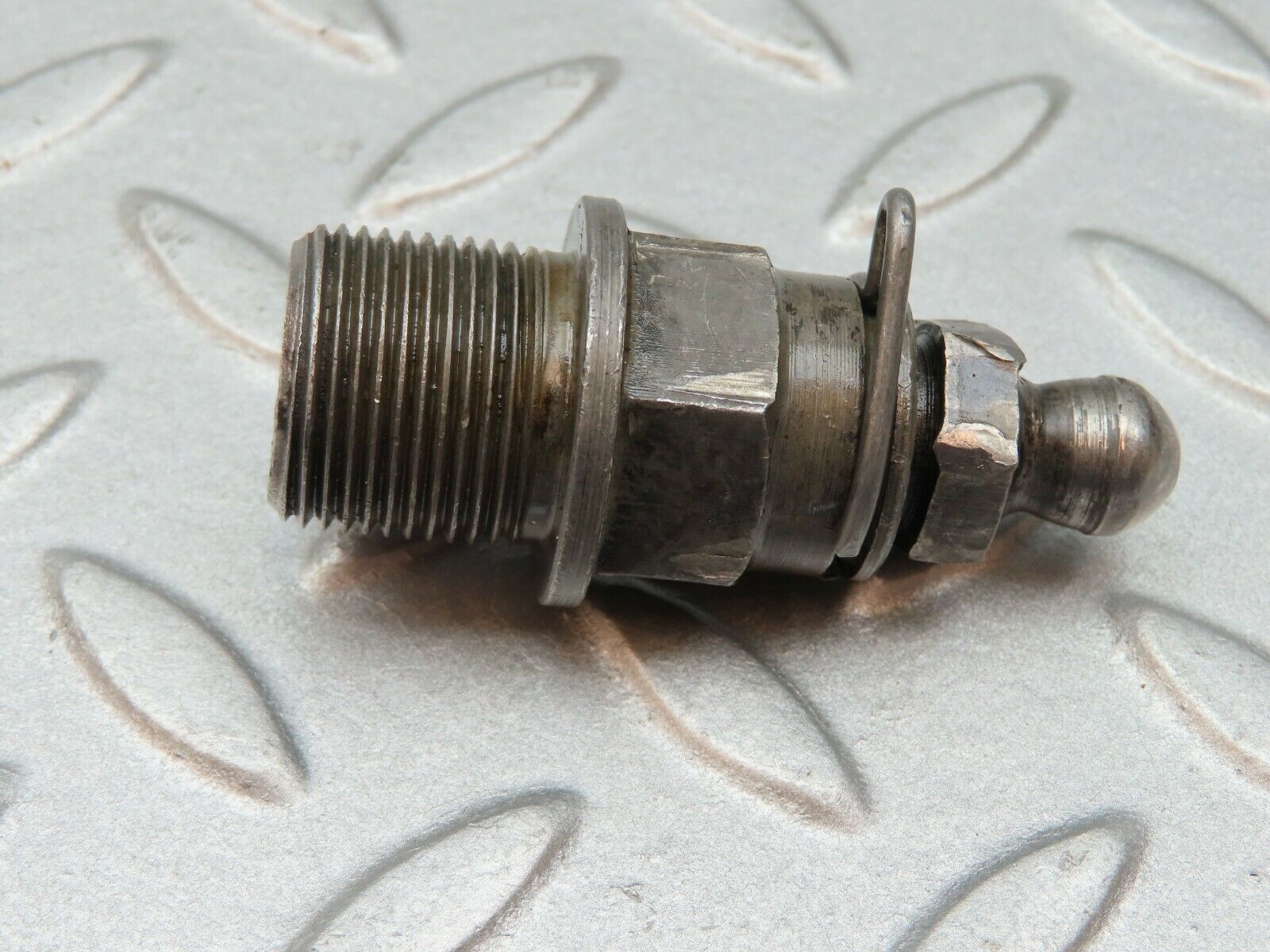 3541 Mercedes-Benz W108 280SE Ball Studs For Rocker Arm Mounting (Timing)