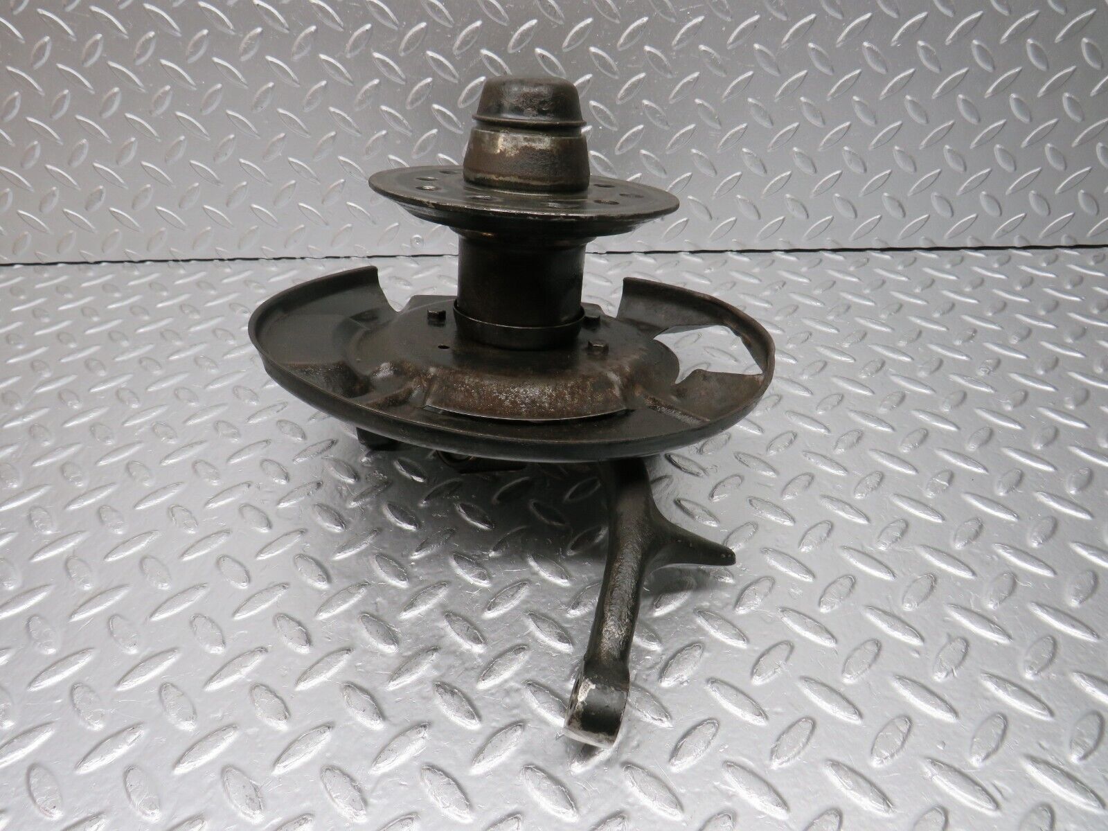 0848 Mercedes-Benz C107 350SLC Coupe Wheel Hub Front Right