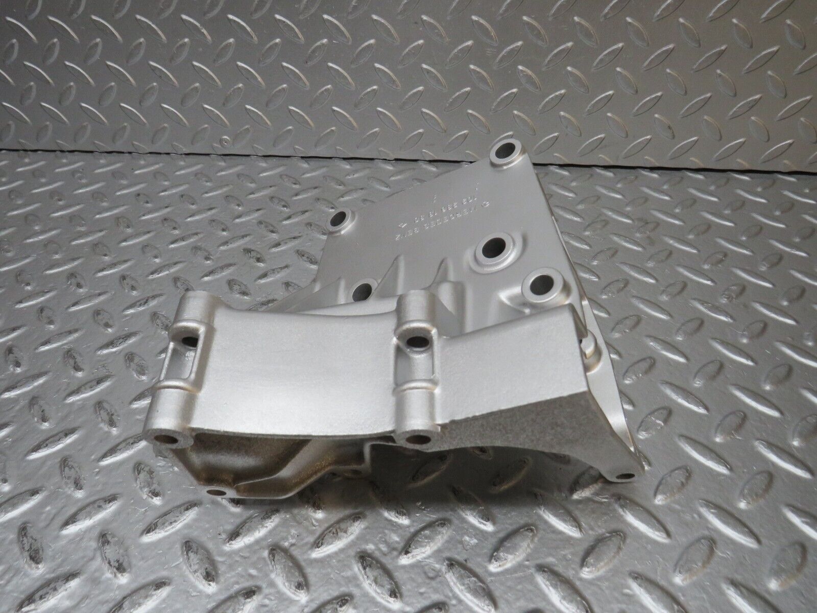 31879 Mercedes-Benz W201 190LE 1.8L Power Steering Pump Bracket 1022361330