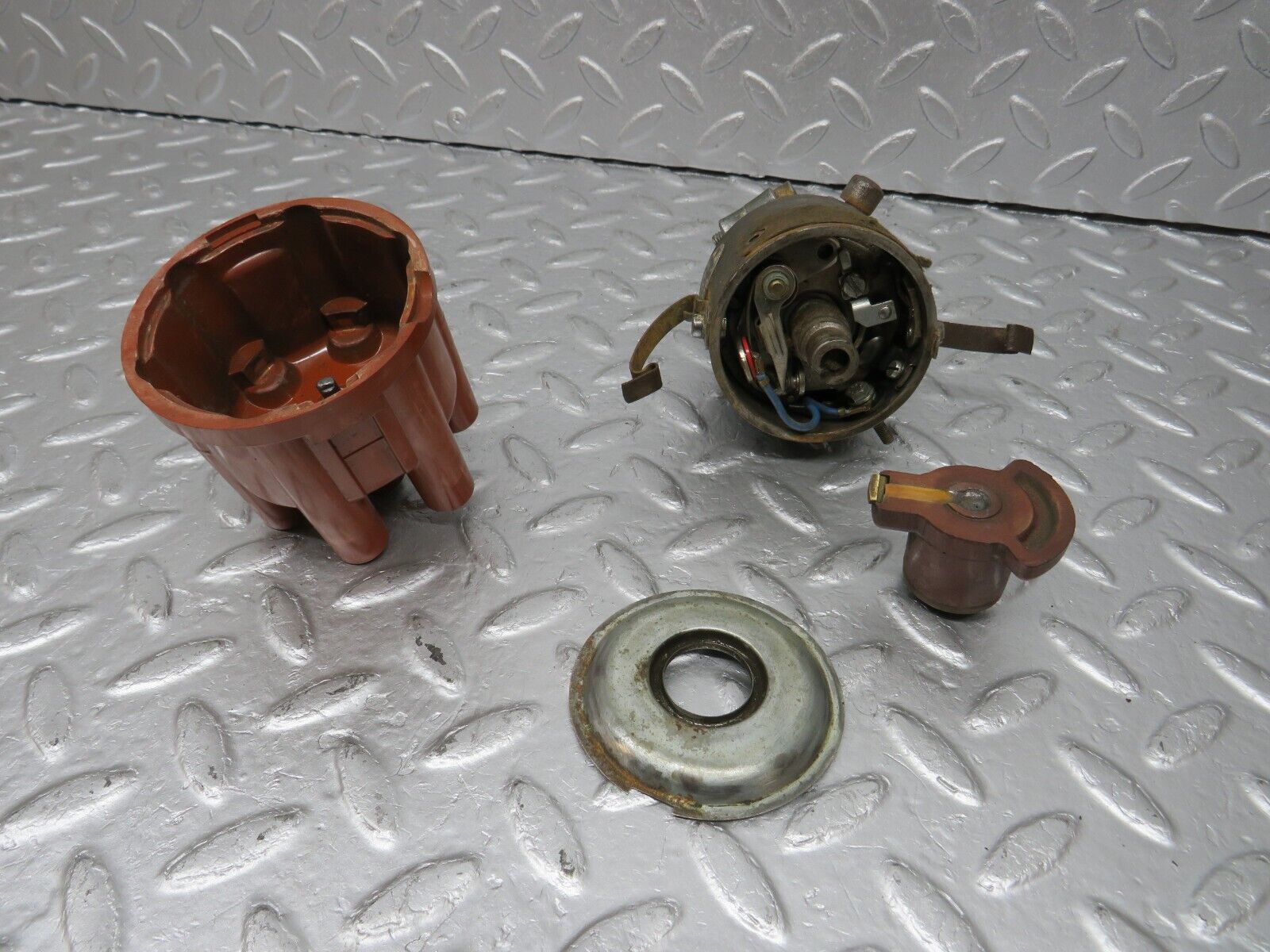 40364 Mercedes-Benz W110 230 Ignition Distributor Bosch 0231116038