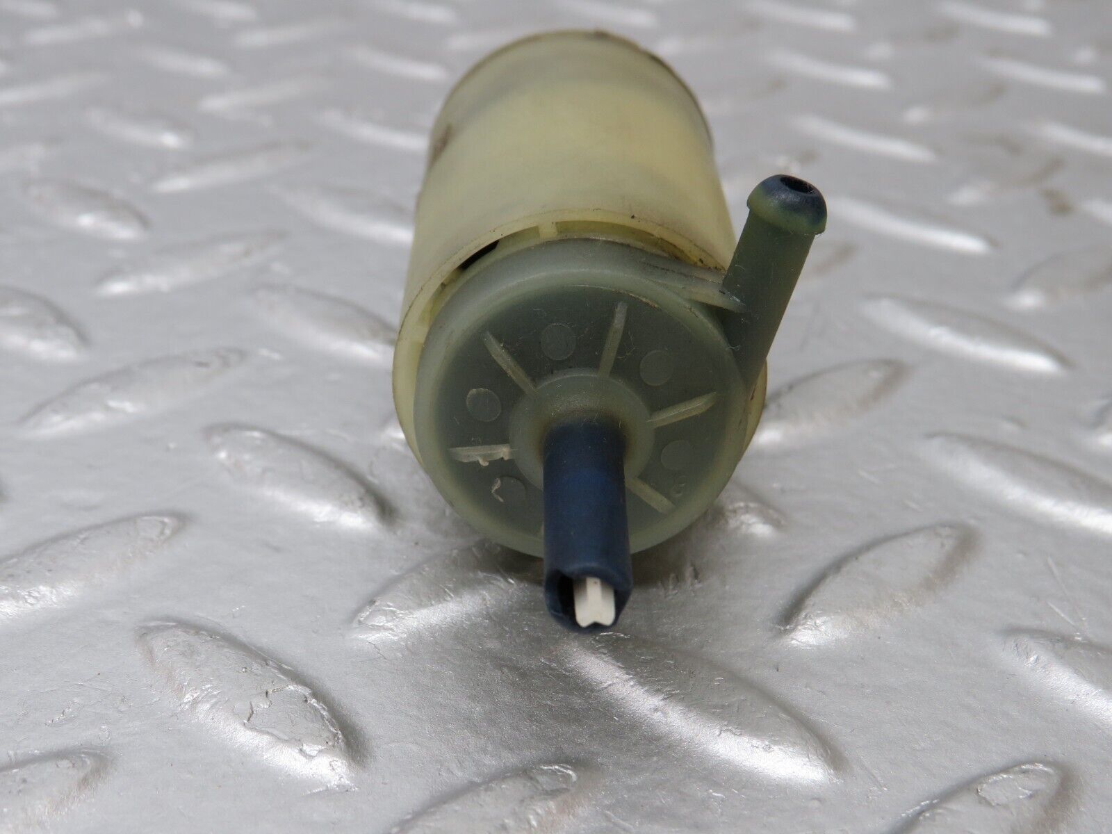 33918 Mercedes-Benz W124 260E Windscreen Washer Pump VDO