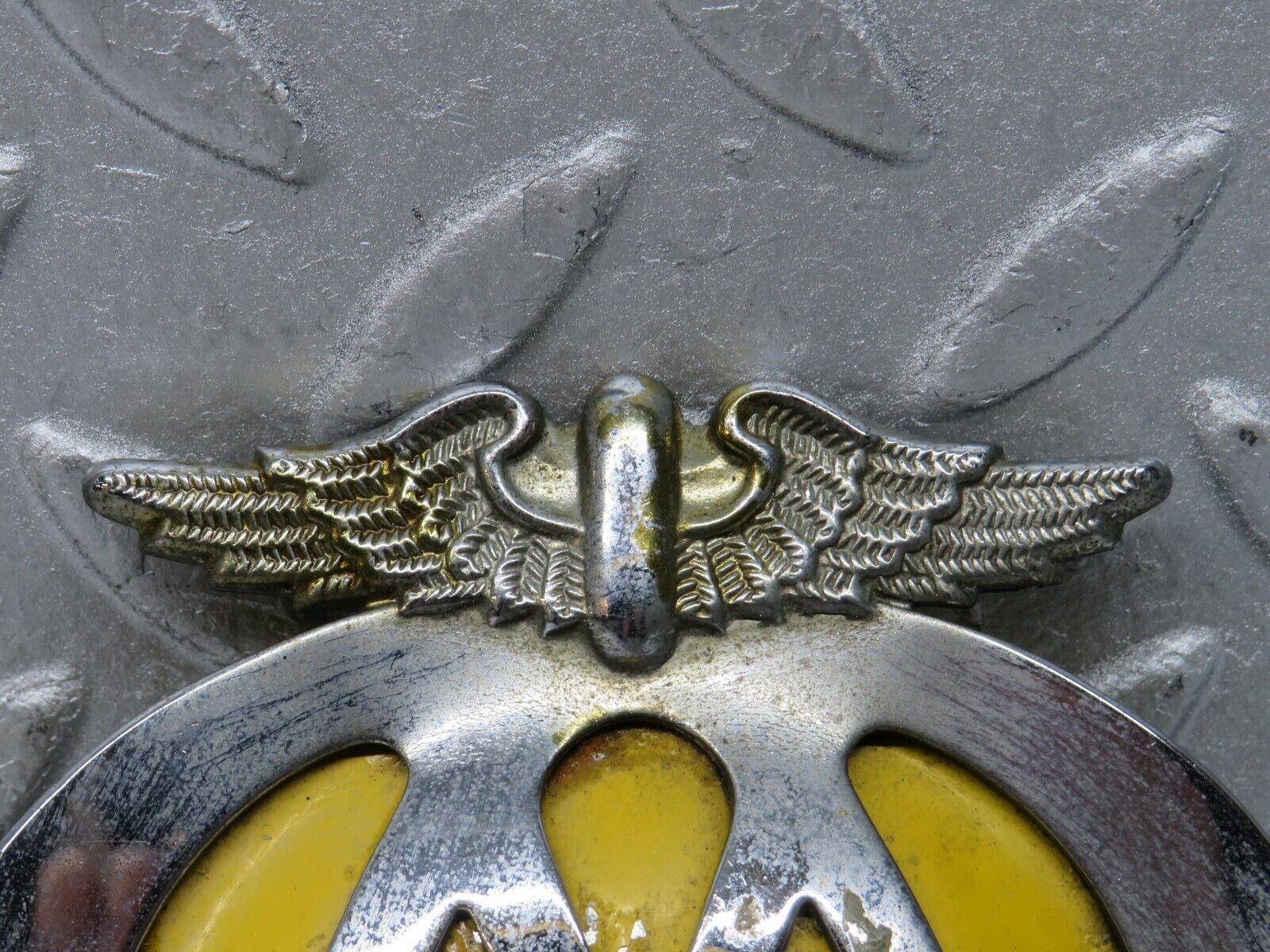 38172 AA / The Automobile Association Vintage Membership Badge 6C41462 (1962/63)