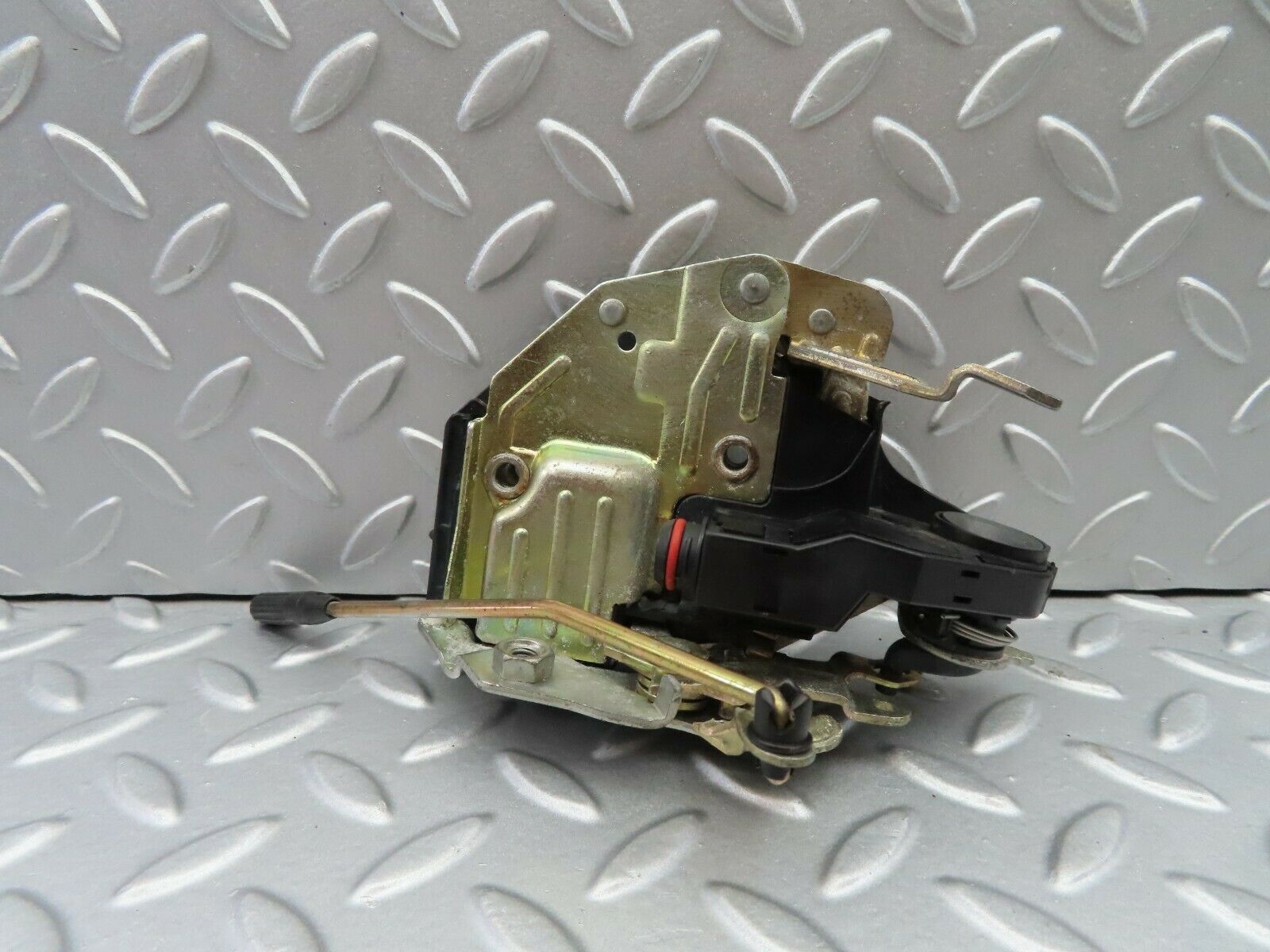 6600 Mercedes-Benz S124 E220 Wagon Front Right Door Lock Mechanism