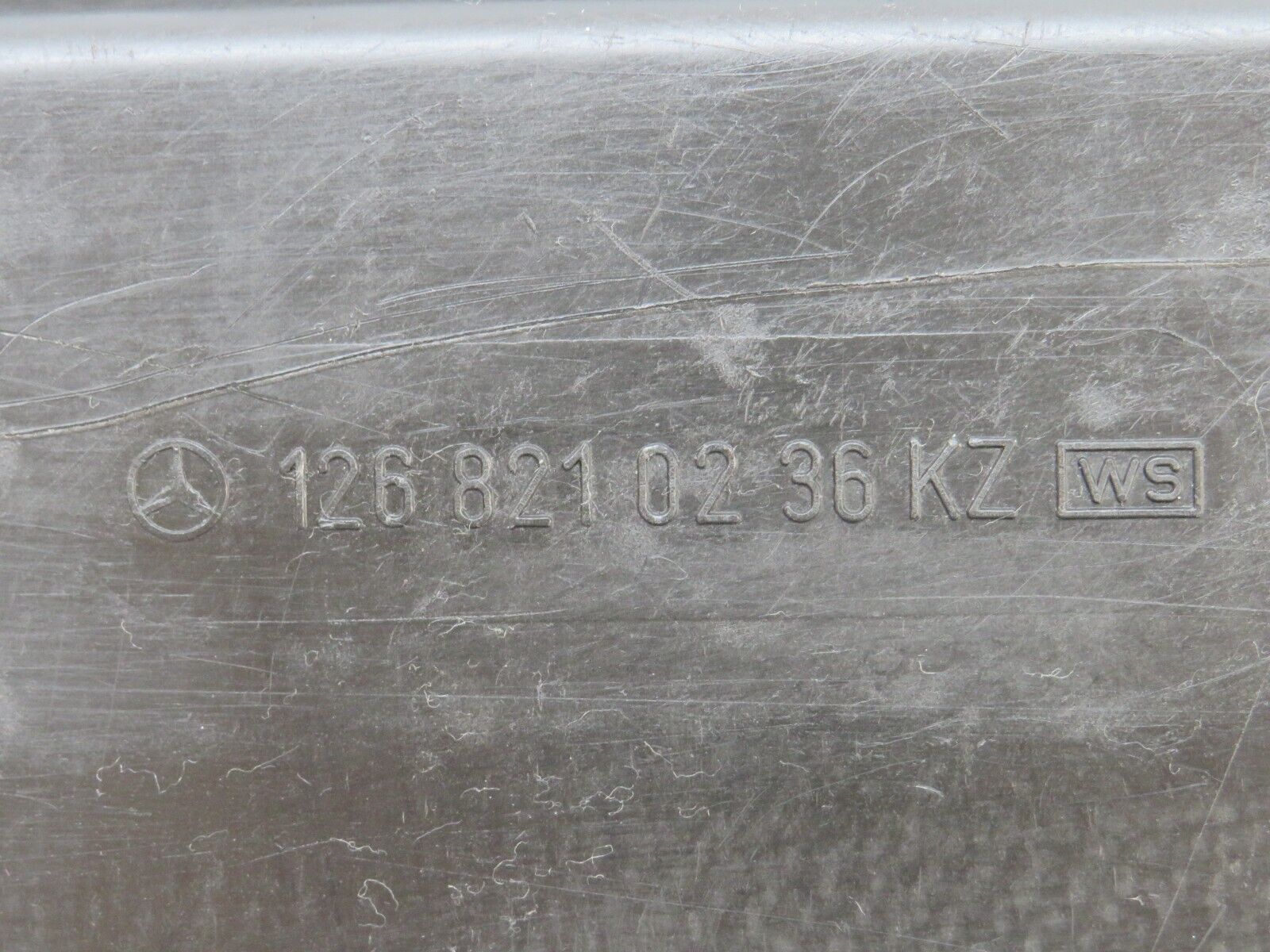 34279 Mercedes-Benz C126 380SEC Coupe Front Right Cover 1268210236