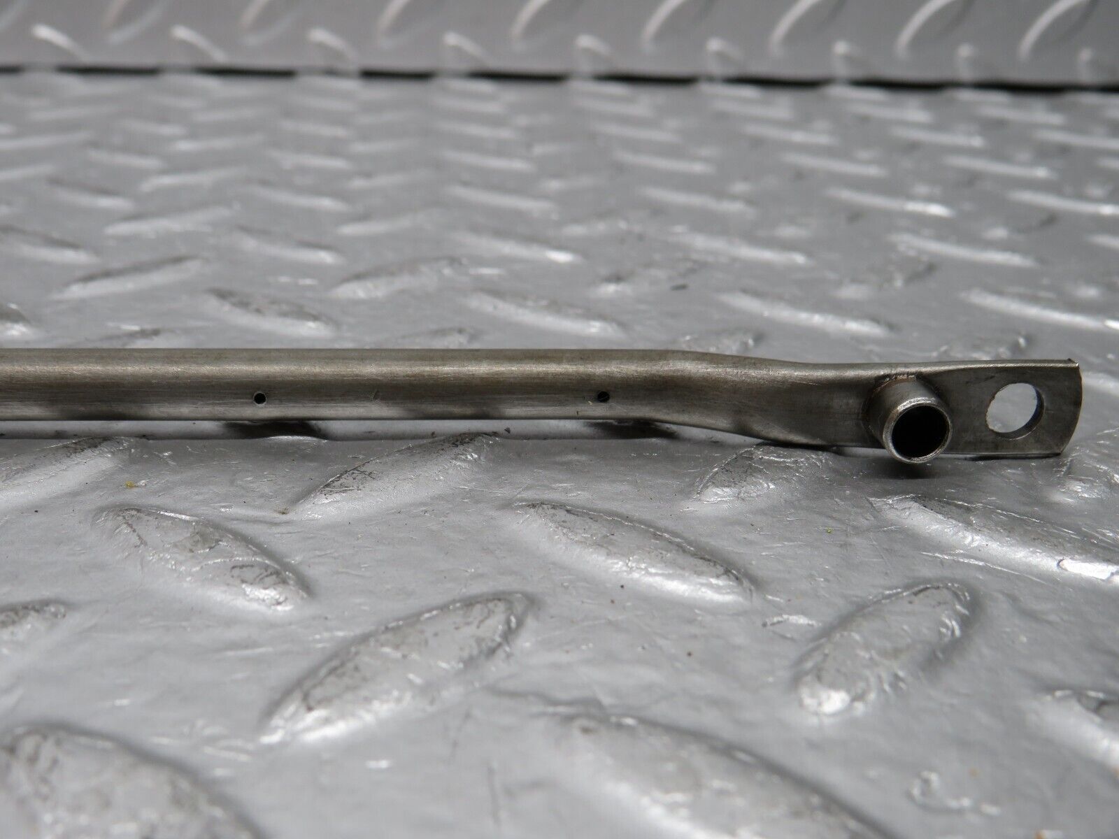 32274 Mercedes-Benz C123 240D Coupe Camshaft Oil Tube