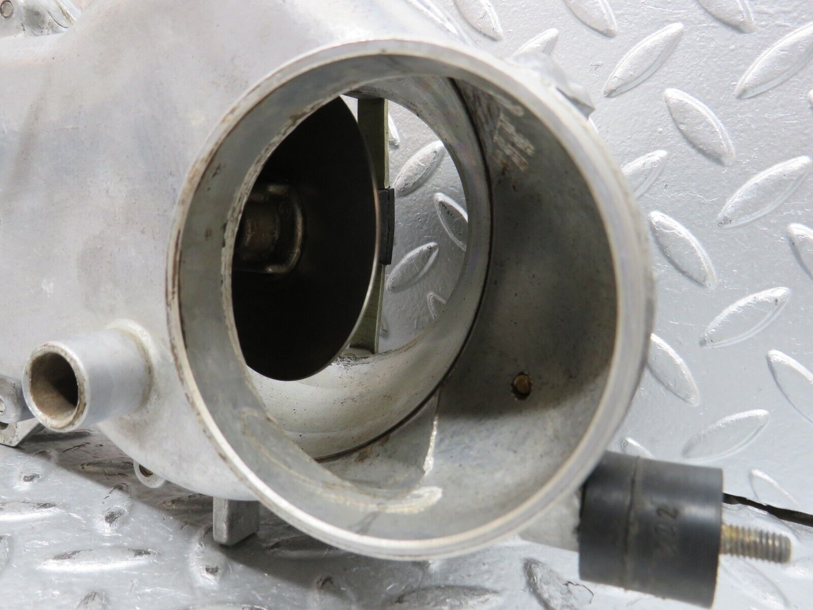 27382 Mercedes-Benz W123 280E Air Flow Mass Meter Sensor Bosch 0438120115