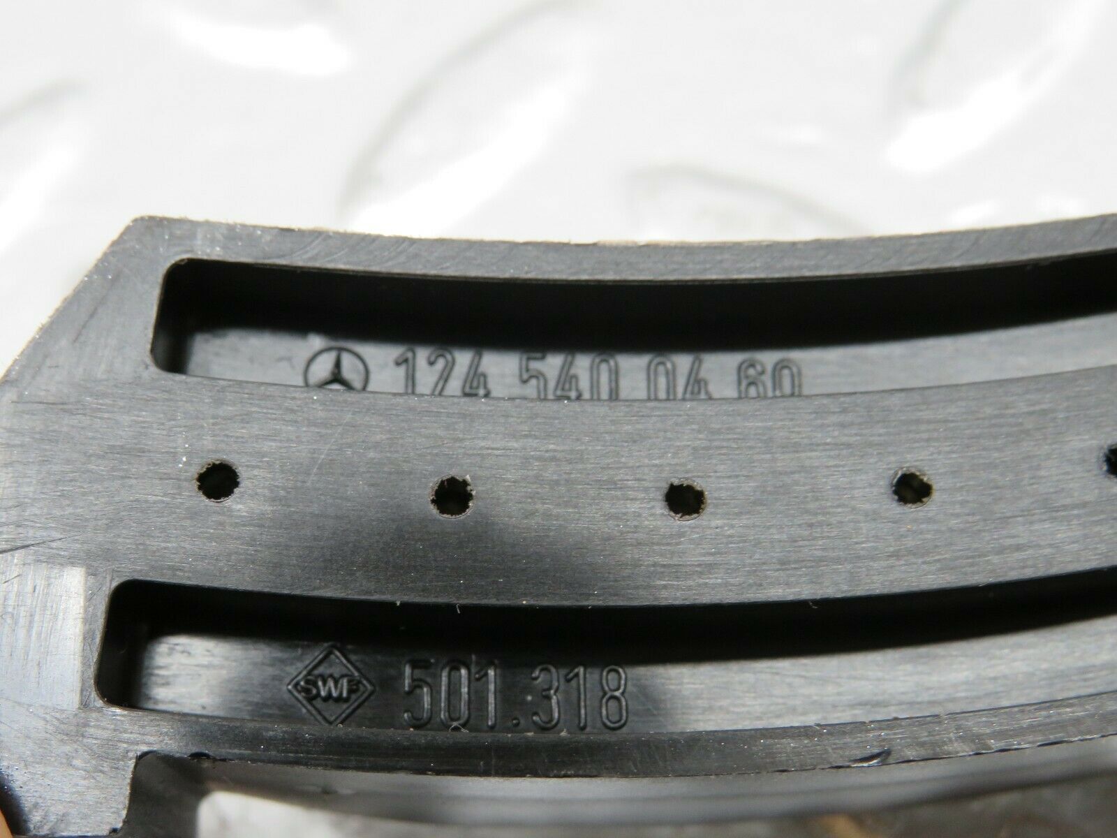 24420 Mercedes-Benz S124 220TE Wagon Cable Connector Terminal Block 2015400669