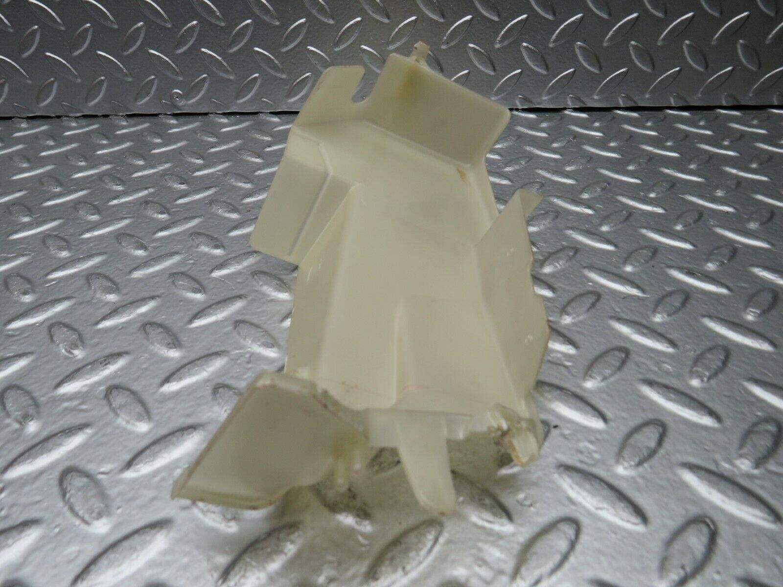 22448 Mercedes-Benz C124 E220 Right Door Lock Mechanism Cover 1247232008