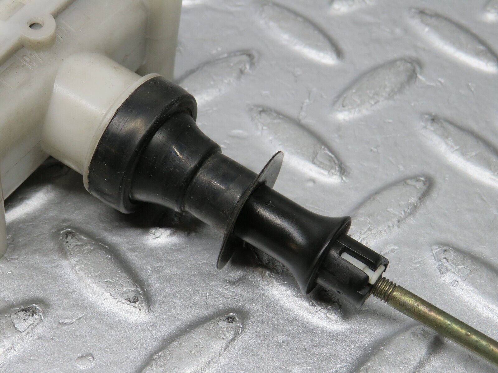 38909 Mercedes-Benz W201 190E 2.6L Rear Left Door Lock Vacuum Actuator