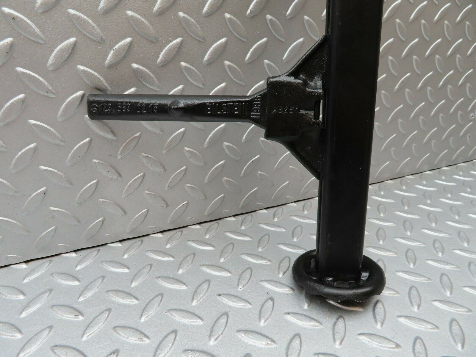 4088 Mercedes-Benz S123 200T Wagon Car Jack Bilstein 1235830215