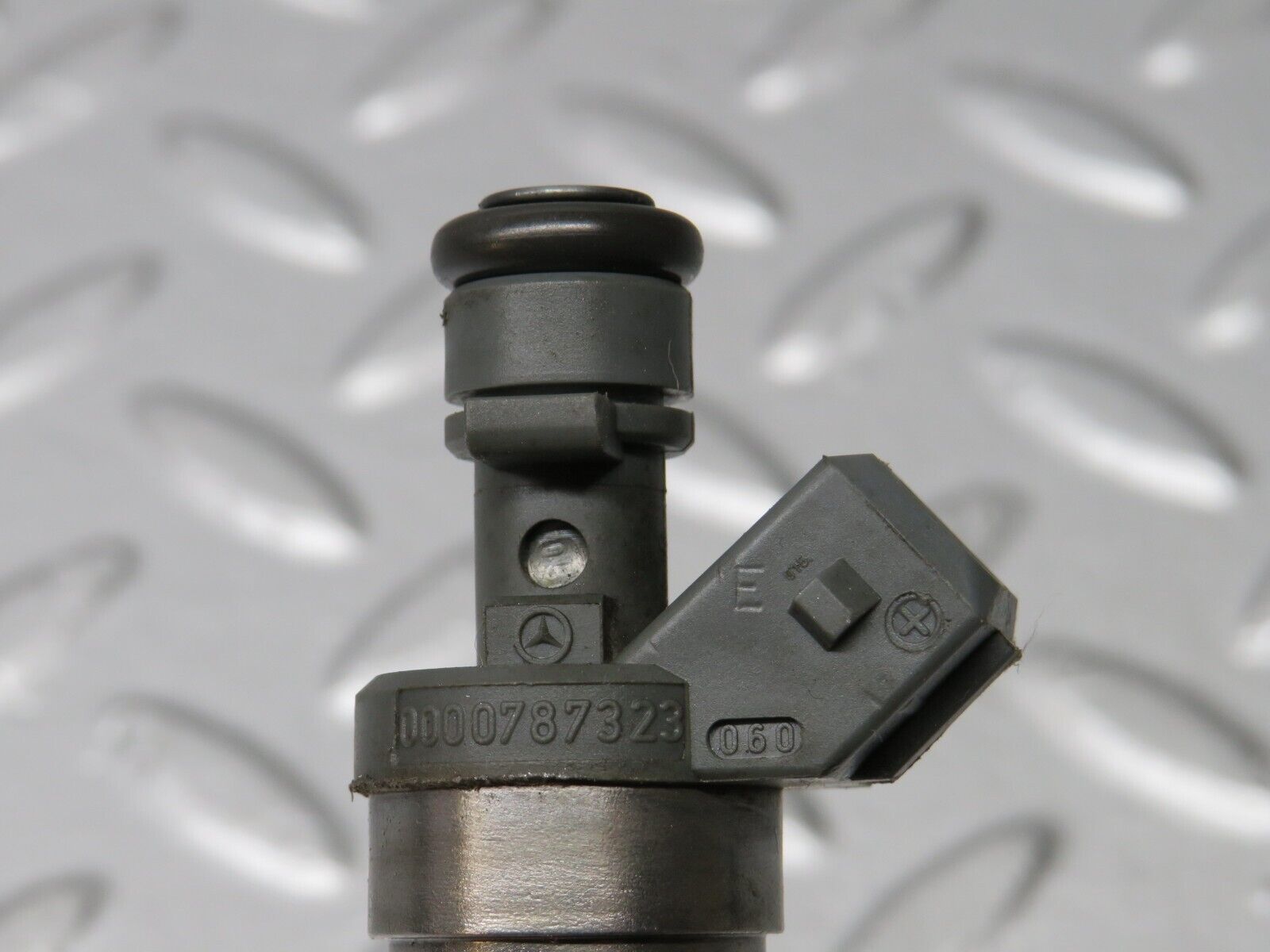 39419 Mercedes-Benz R129 320SL Coupe Fuel Injector Bosch 0000787323 0280155209