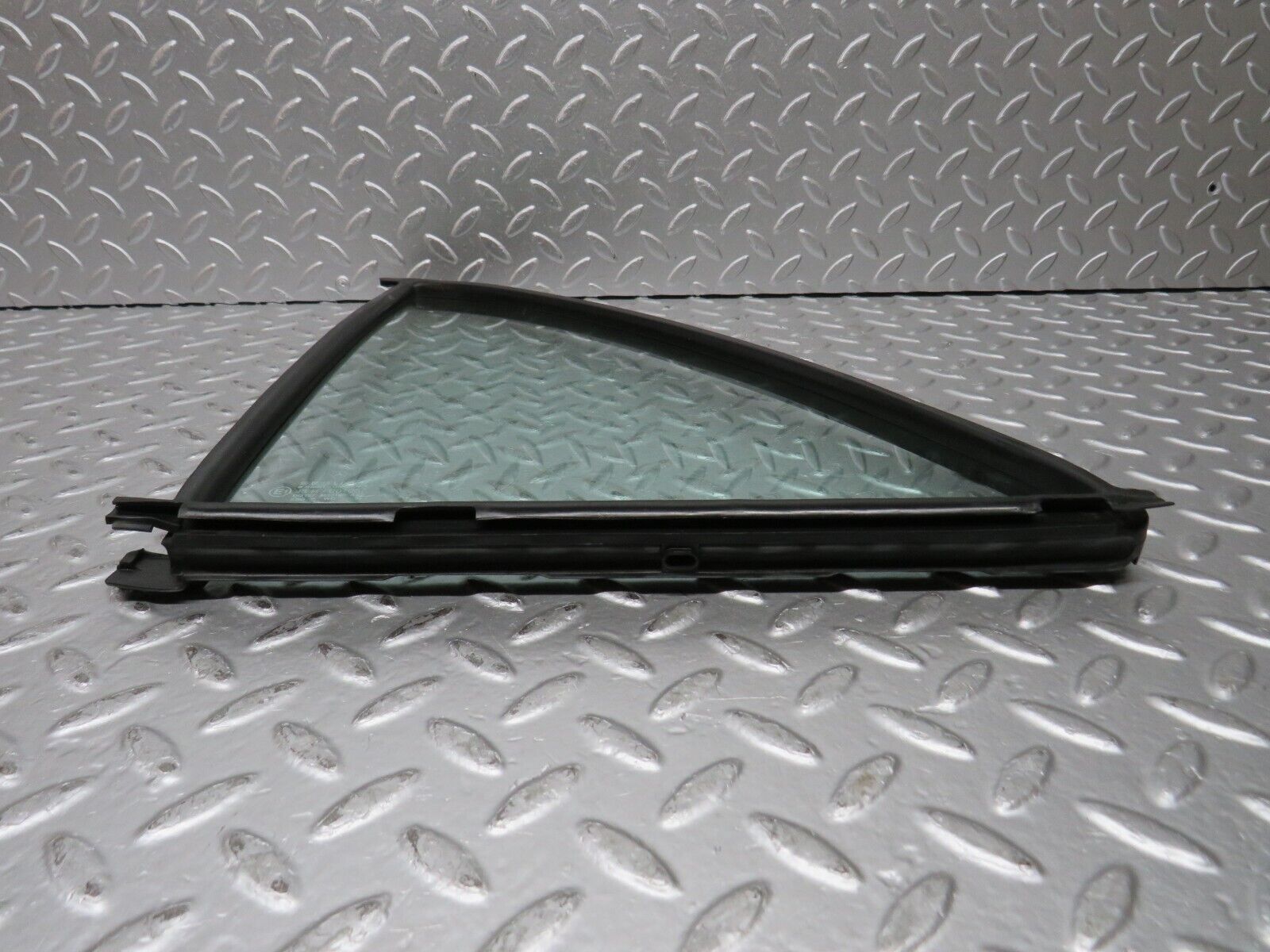 32035 Mercedes-Benz W123 230E Rear Left Quarter Window Glass 1237350124