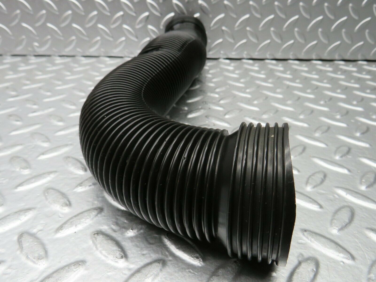 22690 Mercedes-Benz C107 450SLC Coupe Air Duct Pipe Hose