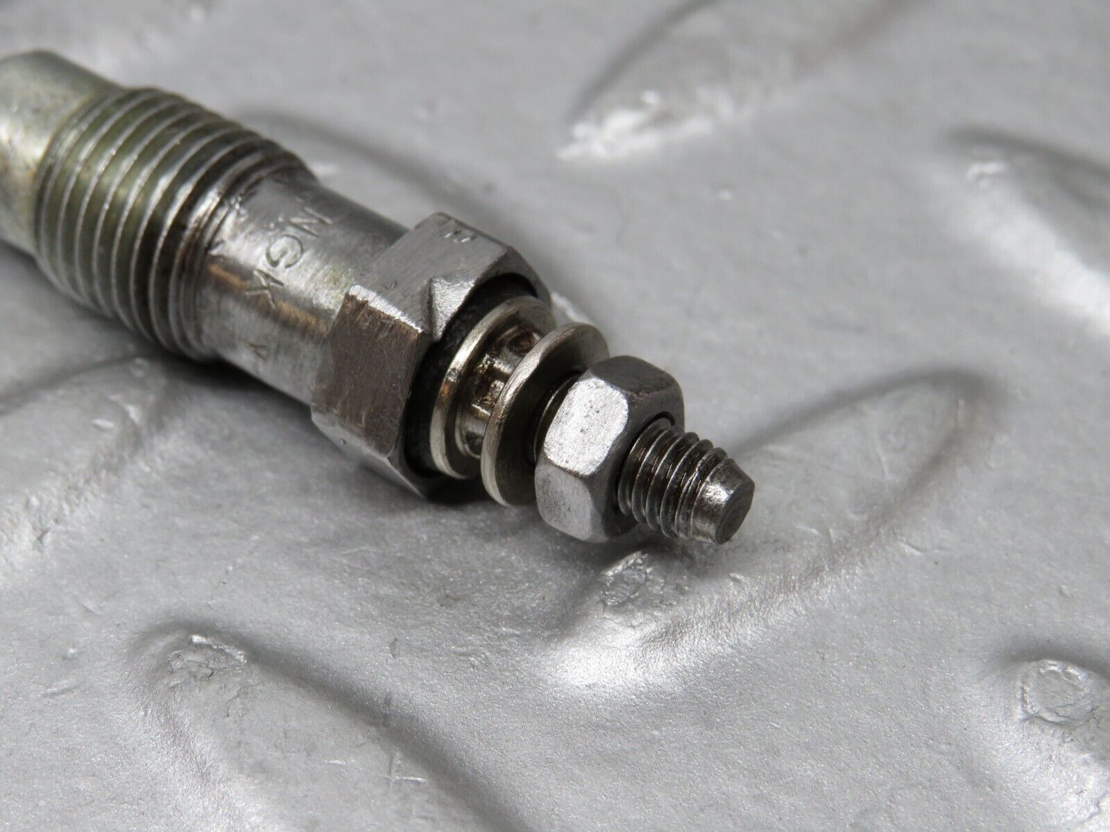 35887 Mercedes-Benz 240D OM616.912 Glow Plug NGK Y-902R