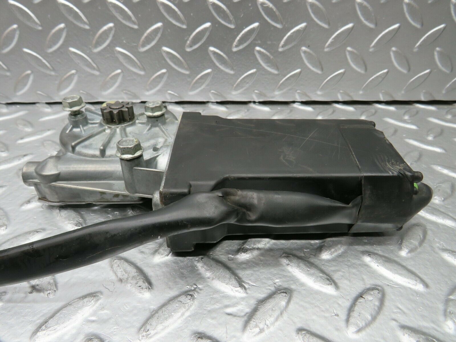 22809 Mercedes-Benz W116 350SE Rear Right Window Regulator Motor 0130820062