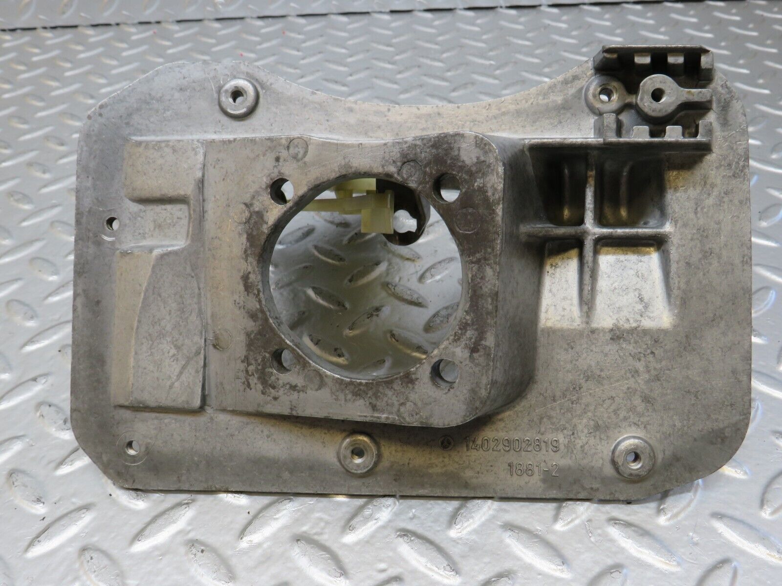 24735 Mercedes-Benz W140 S320 Brake Pedal Bracket 1402902819